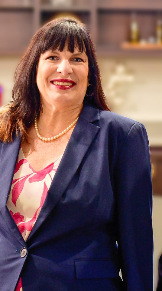 Ms Lynda R Vescio Esq