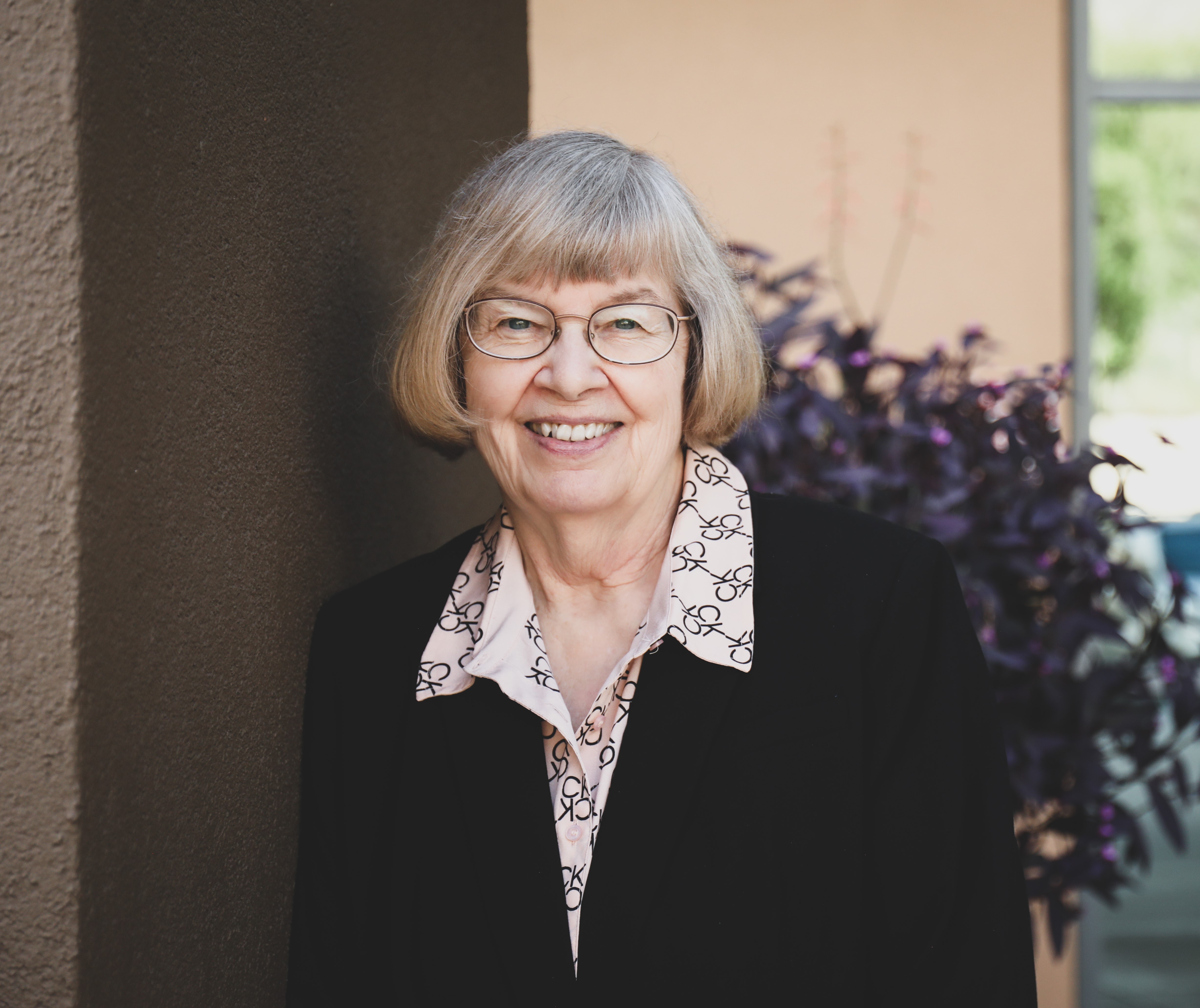Ms Elizabeth C Smith